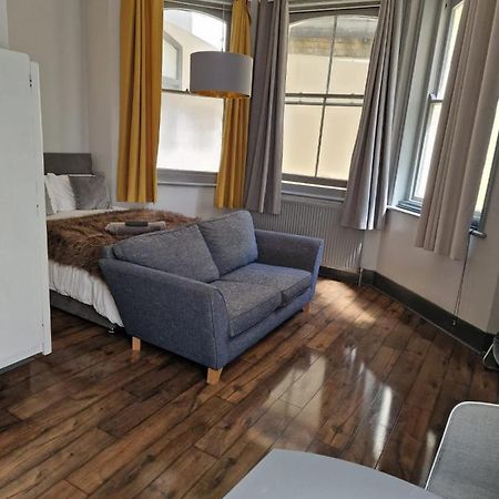1 Comfortable Studio Apartment Brighton Bagian luar foto