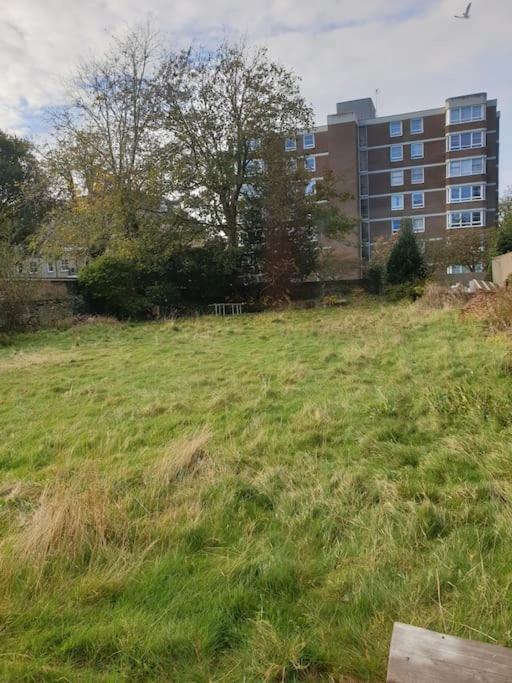 1 Comfortable Studio Apartment Brighton Bagian luar foto