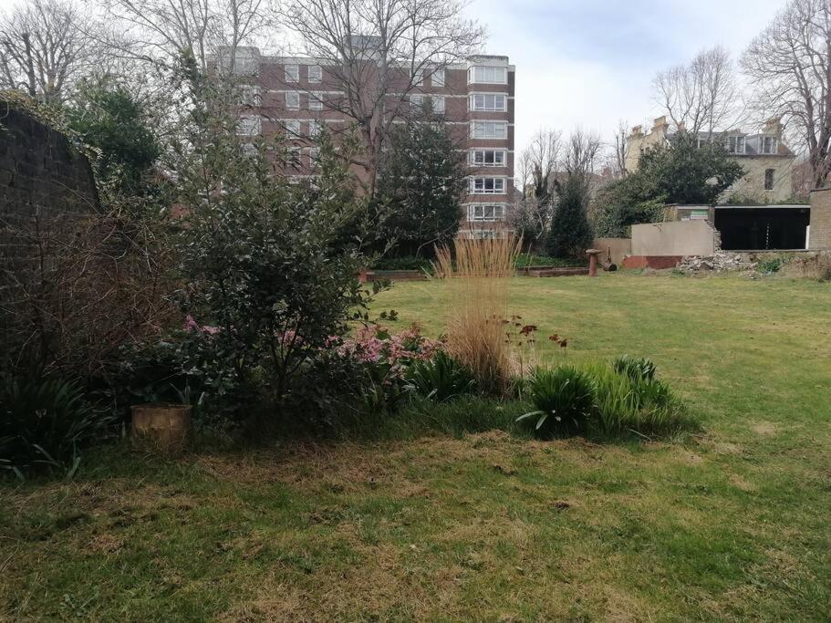 1 Comfortable Studio Apartment Brighton Bagian luar foto