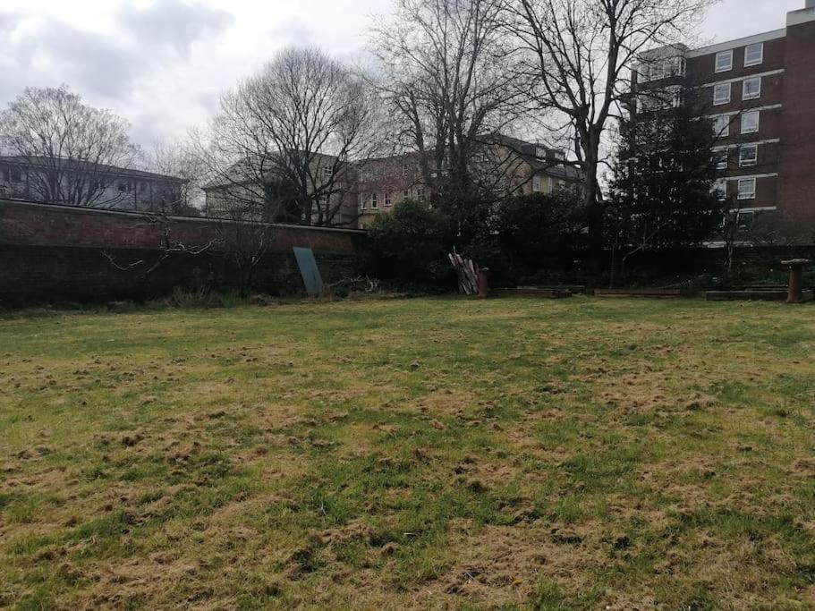 1 Comfortable Studio Apartment Brighton Bagian luar foto