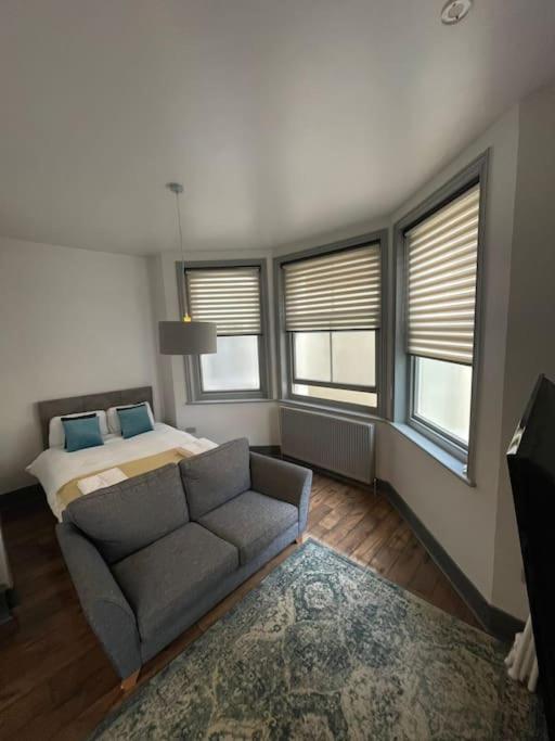 1 Comfortable Studio Apartment Brighton Bagian luar foto