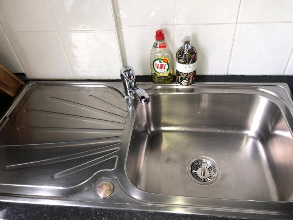 1 Comfortable Studio Apartment Brighton Bagian luar foto